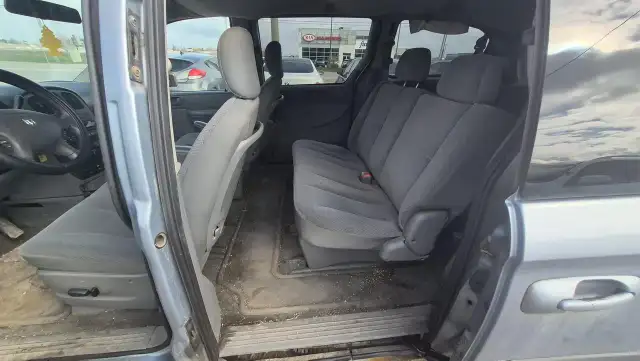 2005 Dodge Grand Caravan NO ACCIDENTS, RUNS AND DRIVES, AS IS - Photo 10