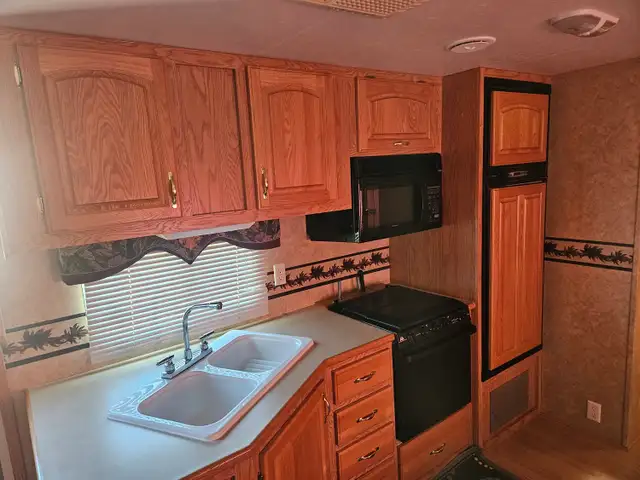 2004 Jayco 28FBS T/A Travel Trailer Designer - Photo 14