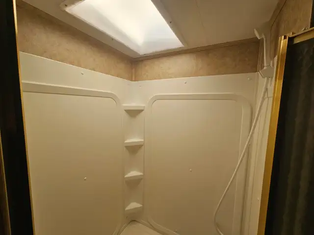 2004 Jayco 28FBS T/A Travel Trailer Designer - Photo 18