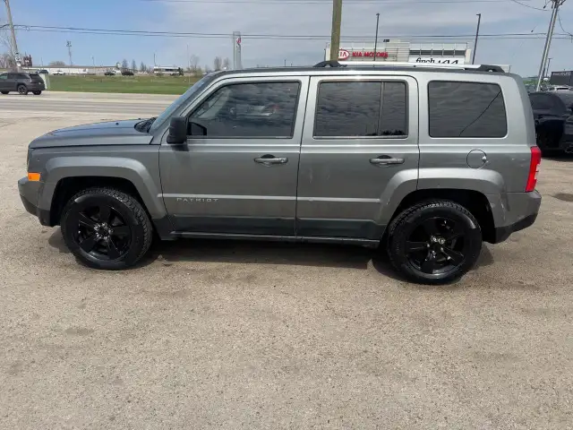 2012 Jeep Patriot NORTH, 4X4, 4CYL, ONLY 175KMS, SUV, CERTIFIED - Photo 2