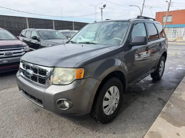 2009 FORD Escape XLT / AUTOMATIQUE / 4 CYLINDRES / - Photo 2