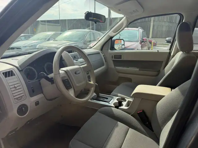 2009 FORD Escape XLT / AUTOMATIQUE / 4 CYLINDRES / - Photo 3