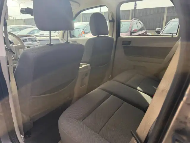 2009 FORD Escape XLT / AUTOMATIQUE / 4 CYLINDRES / - Photo 4