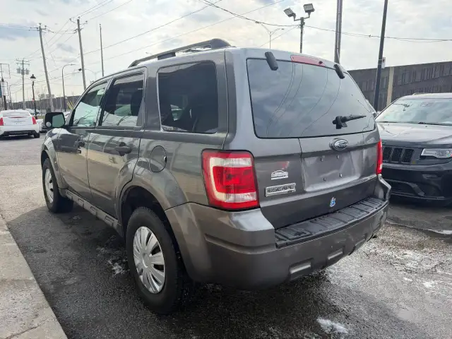 2009 FORD Escape XLT / AUTOMATIQUE / 4 CYLINDRES / - Photo 5