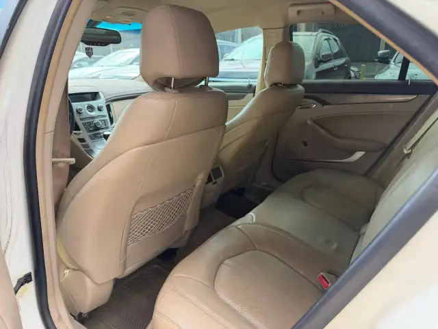 2010 CADILLAC CTS 4 / AWD / CUIR / TRES BEAU MODEL - Photo 4