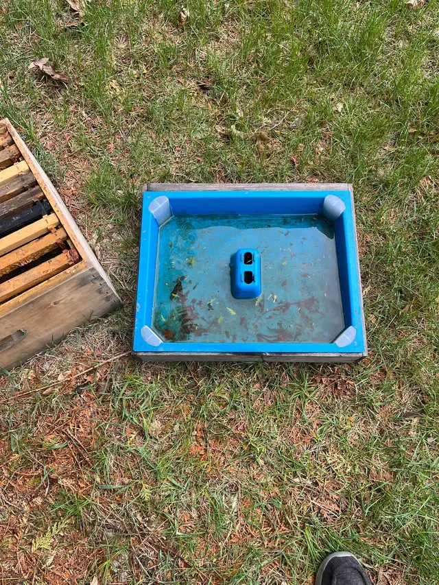 Bee Keeping Equipment - Photo 5