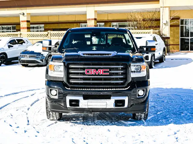 2019 GMC Sierra 2500HD SLT 6.6L - Photo 3