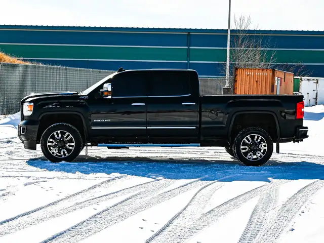 2019 GMC Sierra 2500HD SLT 6.6L - Photo 10