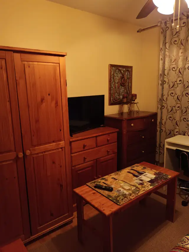 Private room-West Mall and Bloor ( ETOBICOKE ) HWY 427 - Photo 2