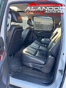 2010 Chevrolet Suburban 4WD 4dr 1500 LT (Certified) - Photo 10