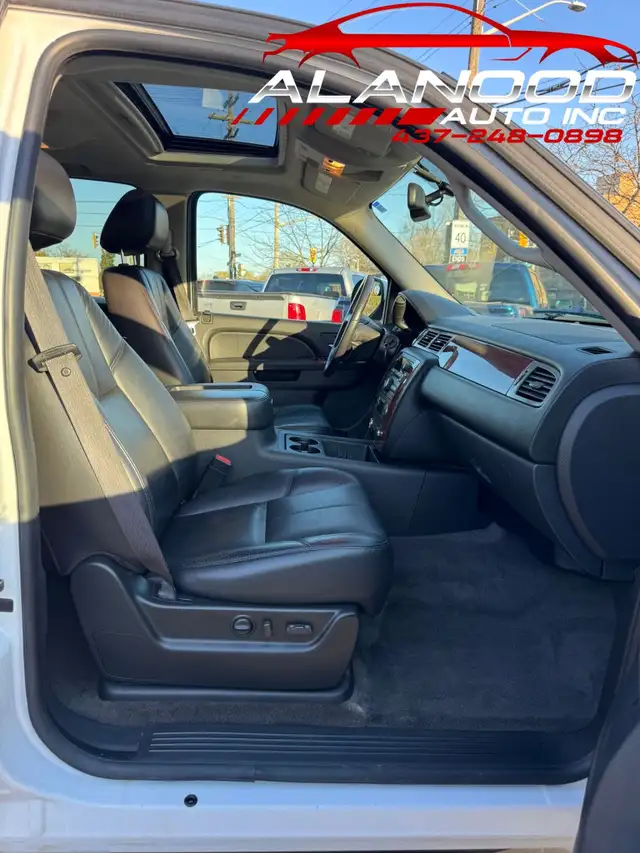 2010 Chevrolet Suburban 4WD 4dr 1500 LT (Certified) - Photo 14