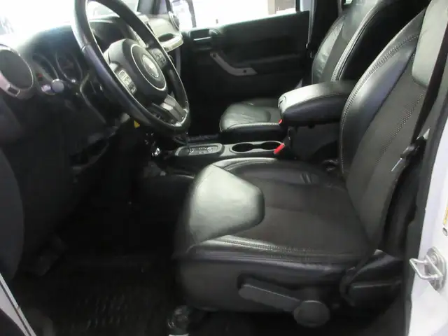 JEEP WRANGLER 2017 UNLIMITED SAHARA V-6 3.6 LITRES 4X4 GPS NAVIG - Photo 6