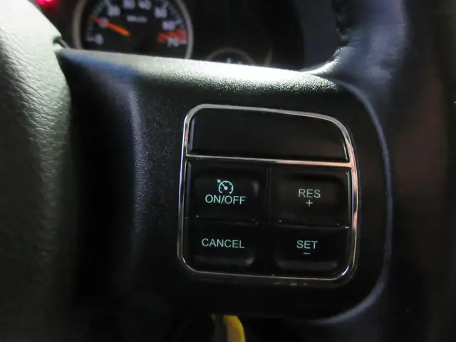 JEEP WRANGLER 2017 UNLIMITED SAHARA V-6 3.6 LITRES 4X4 GPS NAVIG - Photo 9