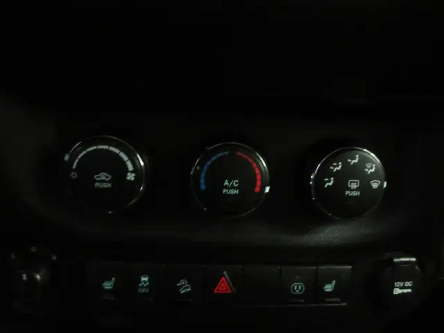 JEEP WRANGLER 2017 UNLIMITED SAHARA V-6 3.6 LITRES 4X4 GPS NAVIG - Photo 13