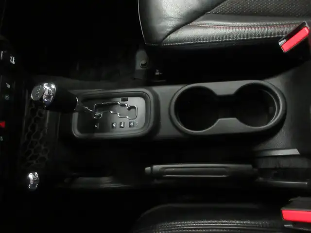 JEEP WRANGLER 2017 UNLIMITED SAHARA V-6 3.6 LITRES 4X4 GPS NAVIG - Photo 15