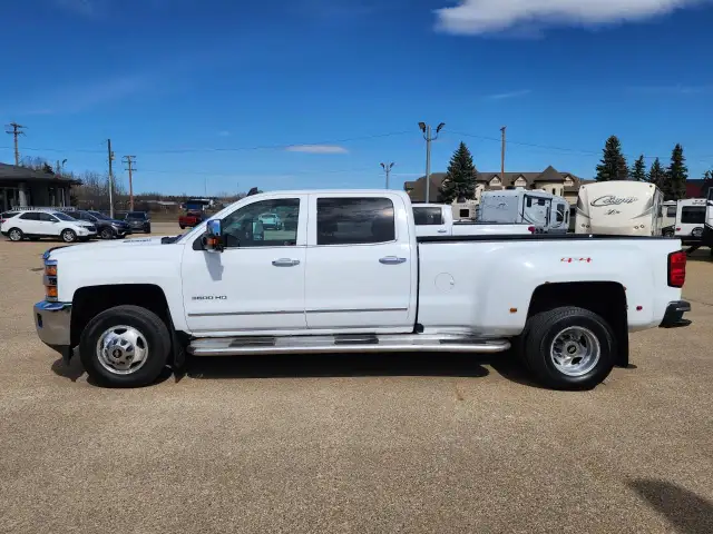 2016 Chevrolet Silverado 3500HD LTZ - Photo 3