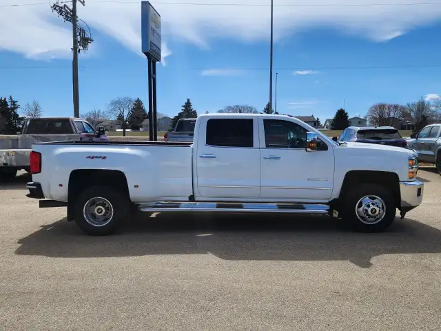 2016 Chevrolet Silverado 3500HD LTZ - Photo 19