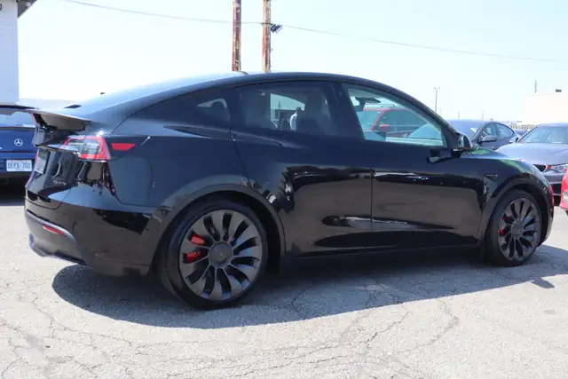 2022 Tesla Model Y - Photo 7