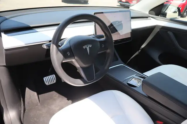 2022 Tesla Model Y - Photo 8