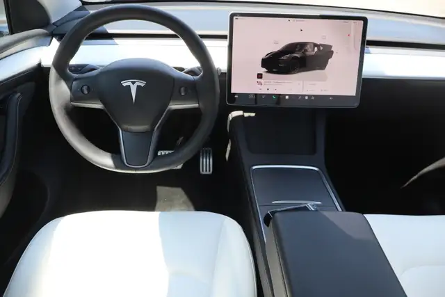 2022 Tesla Model Y - Photo 9