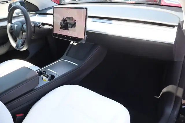 2022 Tesla Model Y - Photo 10