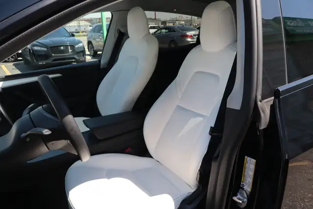 2022 Tesla Model Y - Photo 12