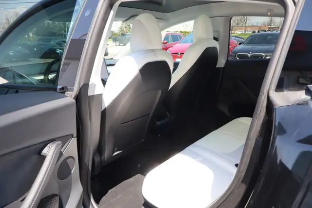 2022 Tesla Model Y - Photo 13