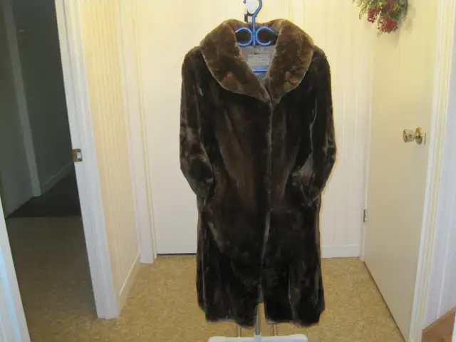 Beau manteau de fourrure long en rat musqué / long muskrat fur c - Photo 4
