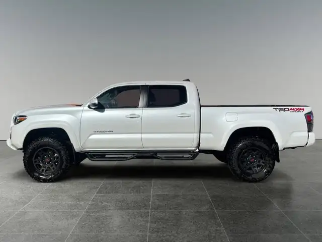 2023 Toyota Tacoma - Photo 2