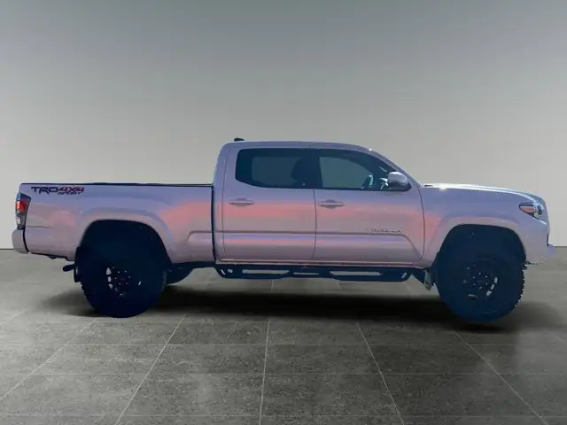 2023 Toyota Tacoma - Photo 8