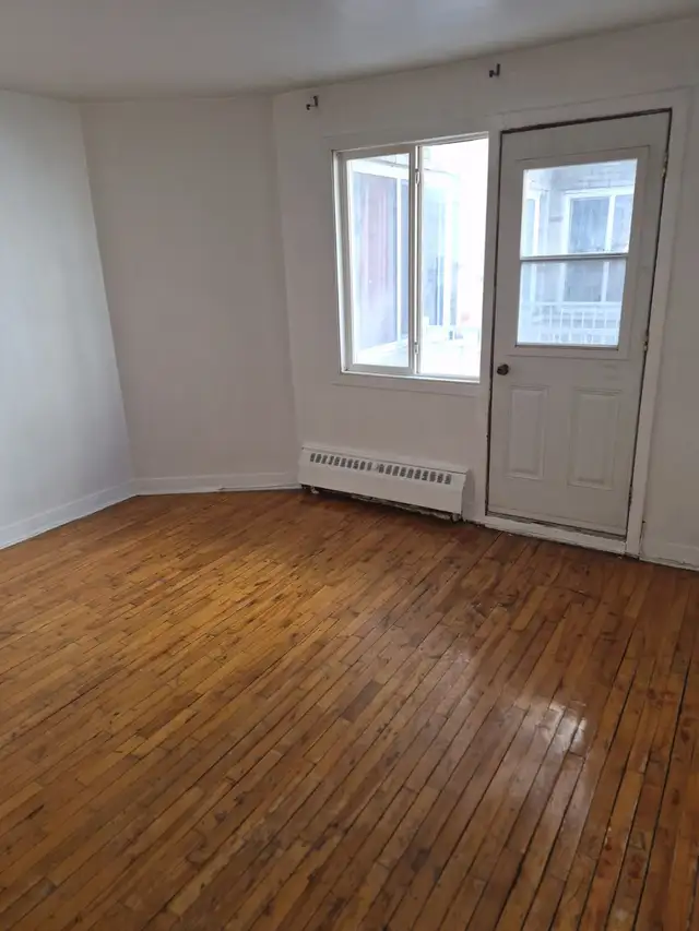 Lasalle Magnifique Grand 2 ½ disponible pour maintenant ou mai. - Photo 3