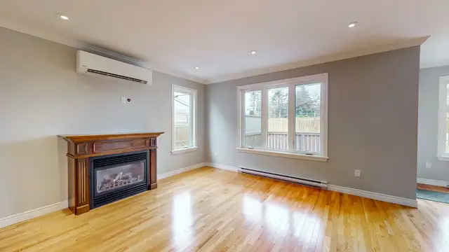 Move-in Ready 3 Bed 2 Bath Bungalow in Brookfield Plains - Photo 3