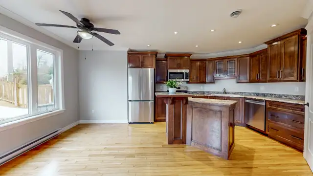 Move-in Ready 3 Bed 2 Bath Bungalow in Brookfield Plains - Photo 4