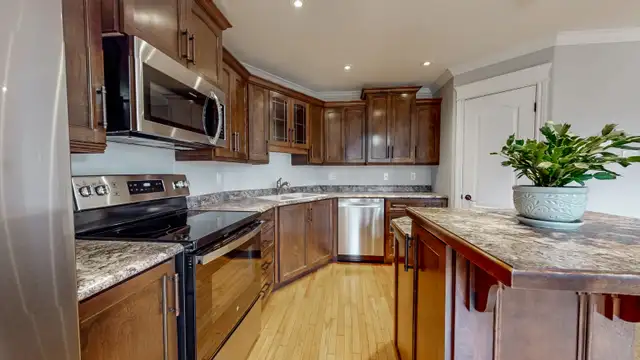 Move-in Ready 3 Bed 2 Bath Bungalow in Brookfield Plains - Photo 5