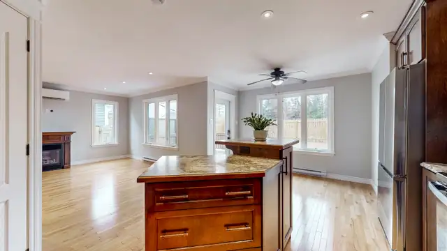 Move-in Ready 3 Bed 2 Bath Bungalow in Brookfield Plains - Photo 6