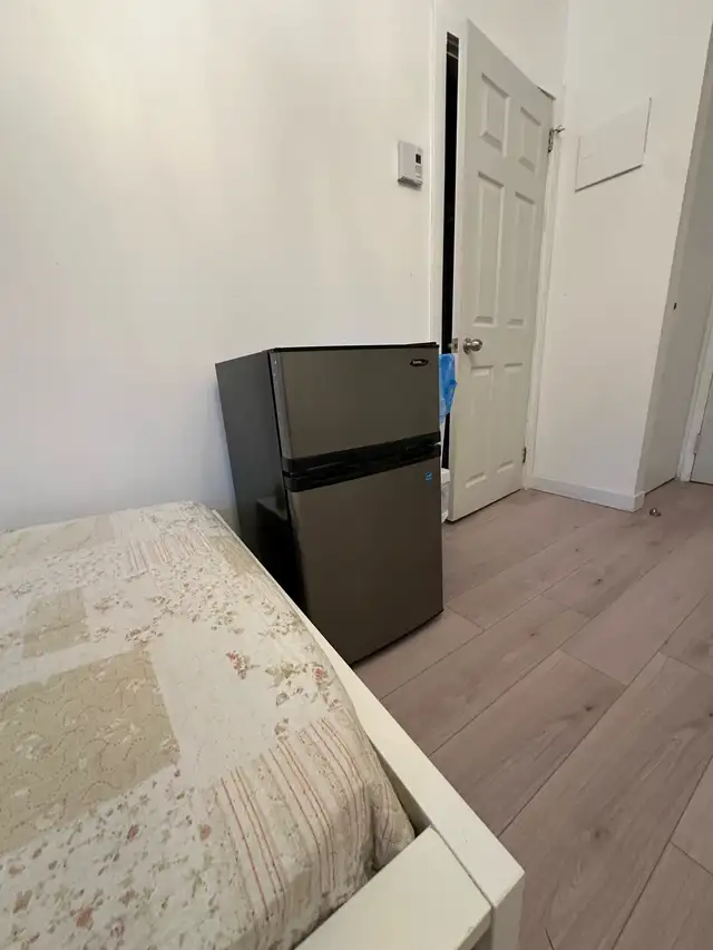 Furnished Studio Available Now - DOWNTOWN - Photo 3