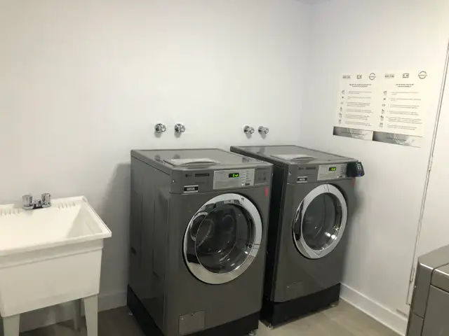 Furnished Studio Available Now - DOWNTOWN - Photo 9