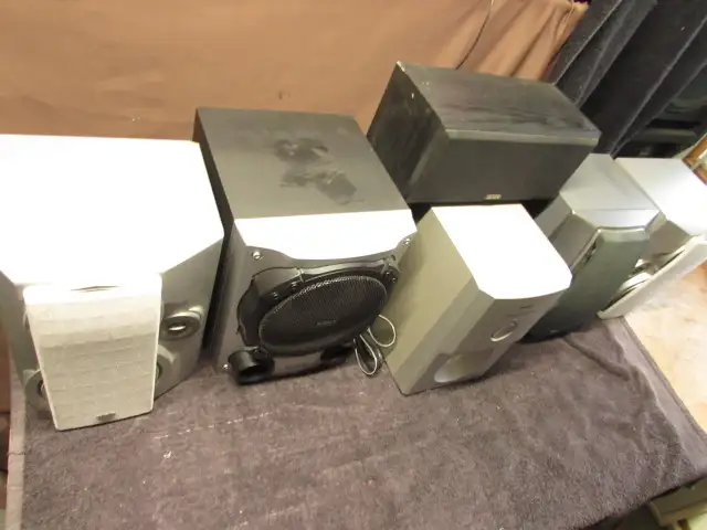 Home Audio 6 speaker surround sound with powered sub woofer - Photo 2