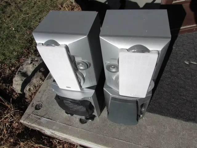 Home Audio 6 speaker surround sound with powered sub woofer - Photo 4