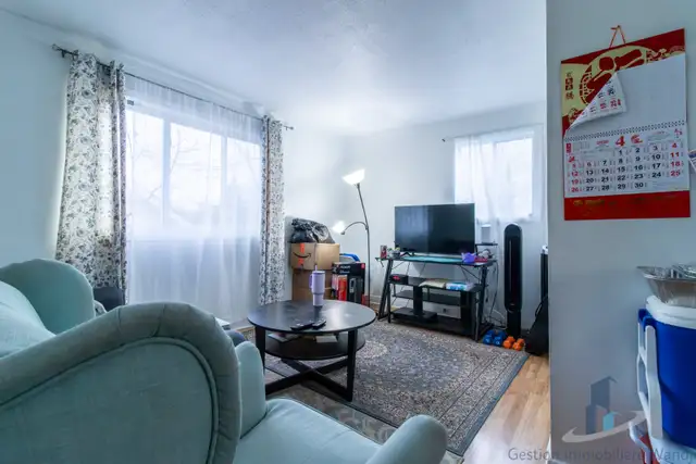 Appartement à Louer - 8 Rue Chevalier-de Rouville #2 - Photo 3