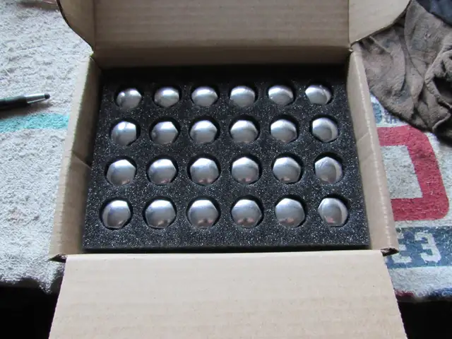 Premium Stainless Steel Lug Nut Sets for SUV 14x1.5 mm - Photo 2