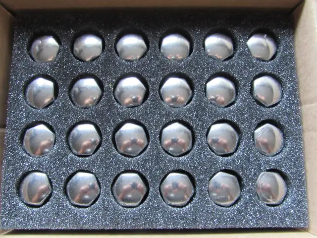 Premium Stainless Steel Lug Nut Sets for SUV 14x1.5 mm - Photo 3