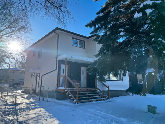 Spacious 3-Bedroom Upper Duplex   Double Garage | Grant Park