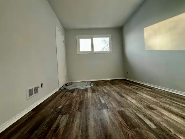 Spacious 3-Bedroom Upper Duplex   Double Garage | Grant Park - Photo 3