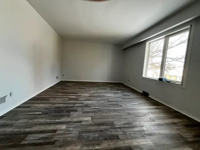 Spacious 3-Bedroom Upper Duplex   Double Garage | Grant Park - Photo 4