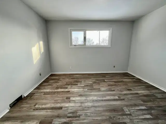 Spacious 3-Bedroom Upper Duplex   Double Garage | Grant Park - Photo 6