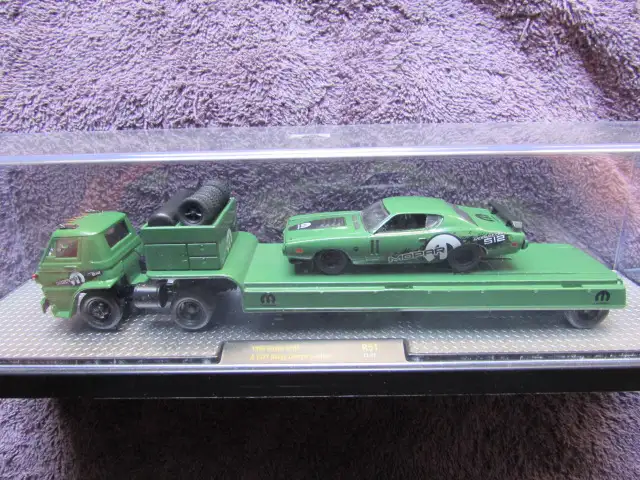 M2 Machines Mopar Haulers 1966 Dodge L600 & 1971 Dodge Charger