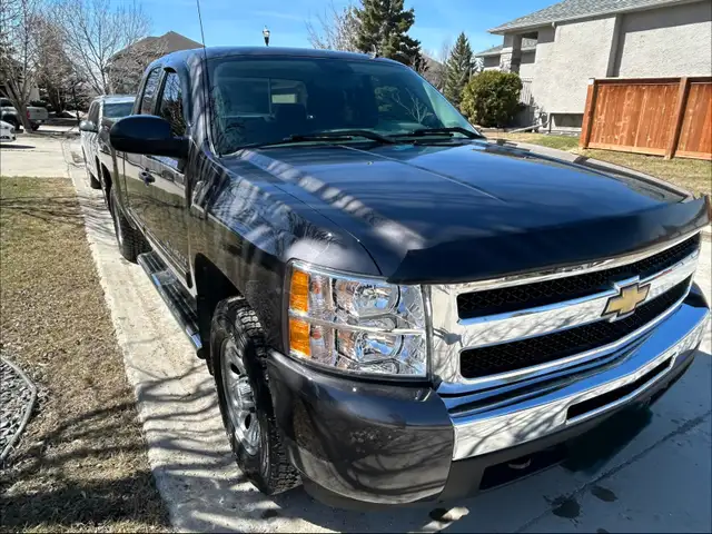 Safetied-2010 Chevy Silverado LS 4WD ext cab/ low miles/ no rust - Photo 4