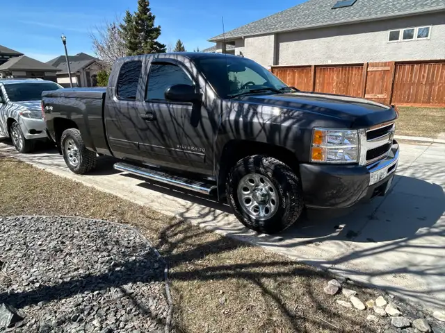 Safetied-2010 Chevy Silverado LS 4WD ext cab/ low miles/ no rust - Photo 5