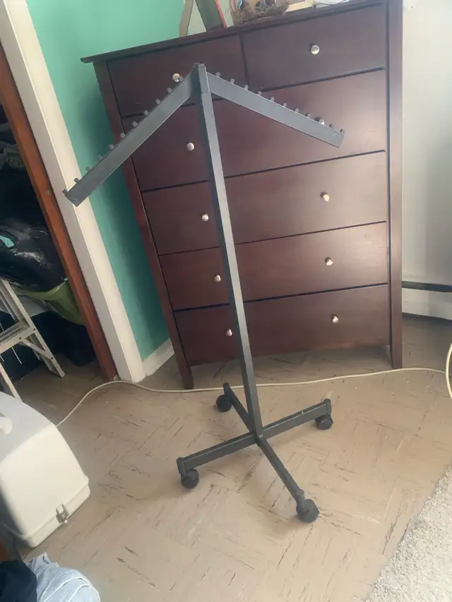 Extendable Clothing Rack on Wheel